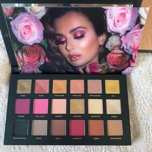 HUDA BEAUTY
Rose Gold REMASTERED Eyeshadow Palette